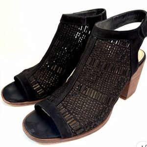 Vince Camuto Keannie Black Laser Cut Suede Block Heels Size 7.5